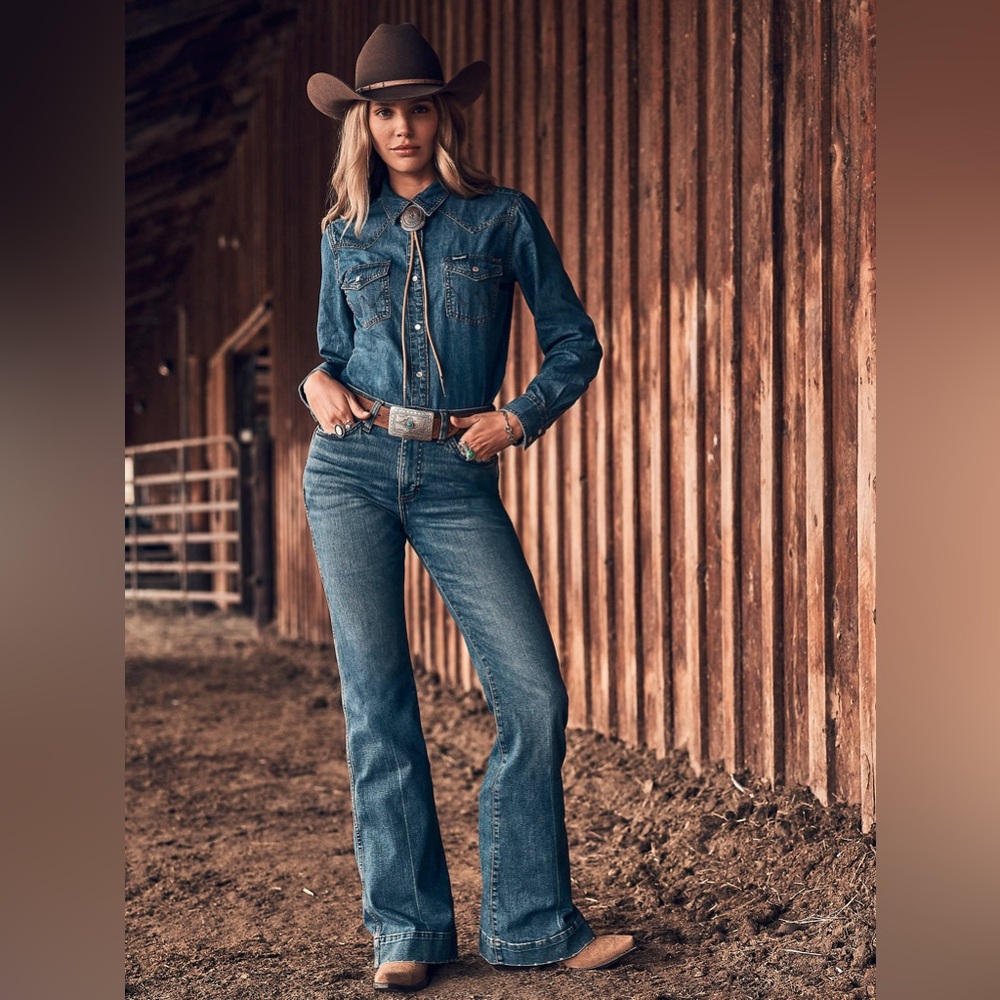 Wrangler Retro Women's Classic Blue Flare Trouser Boot Jeans